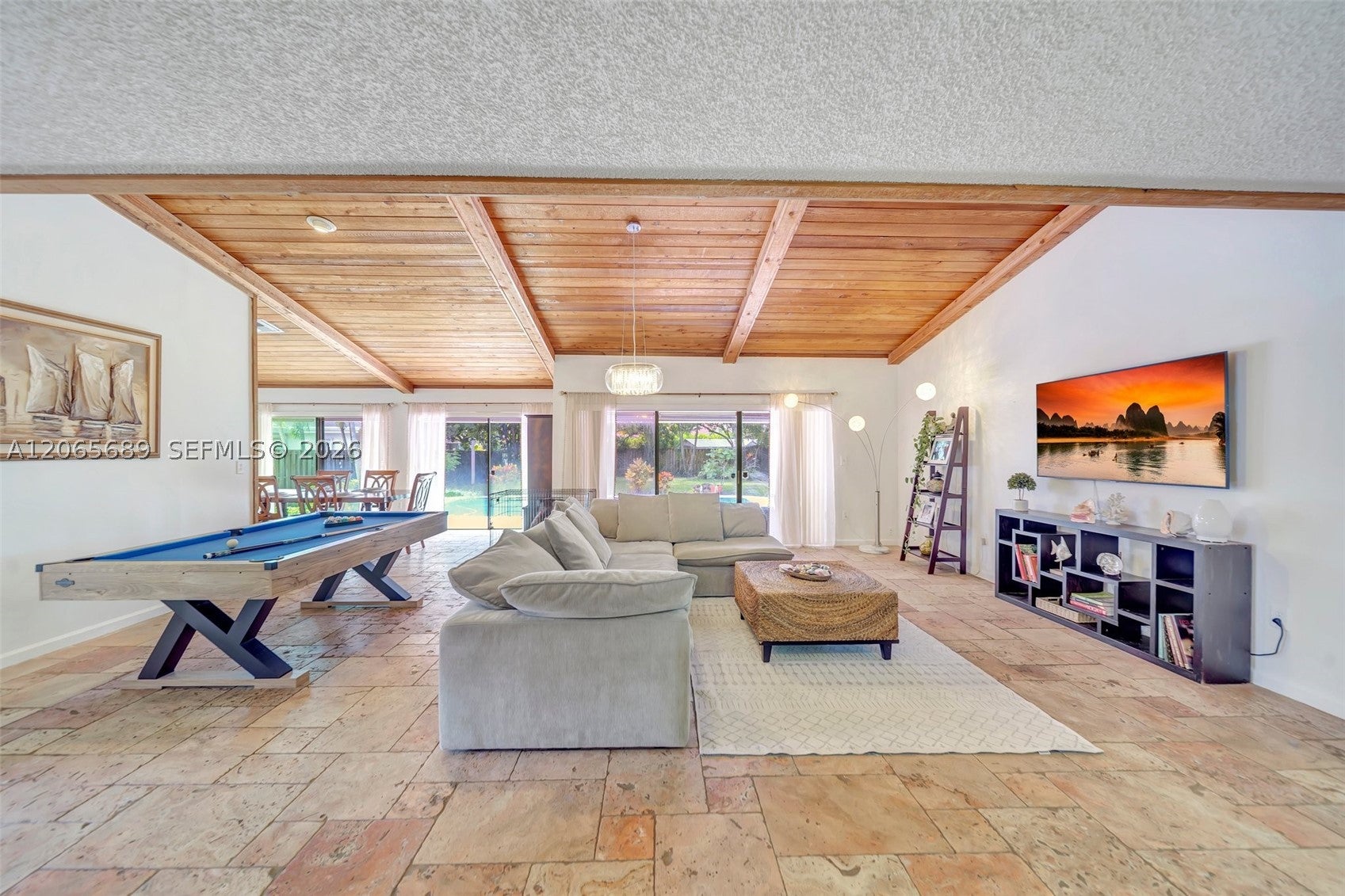 620 E Plantation Cir