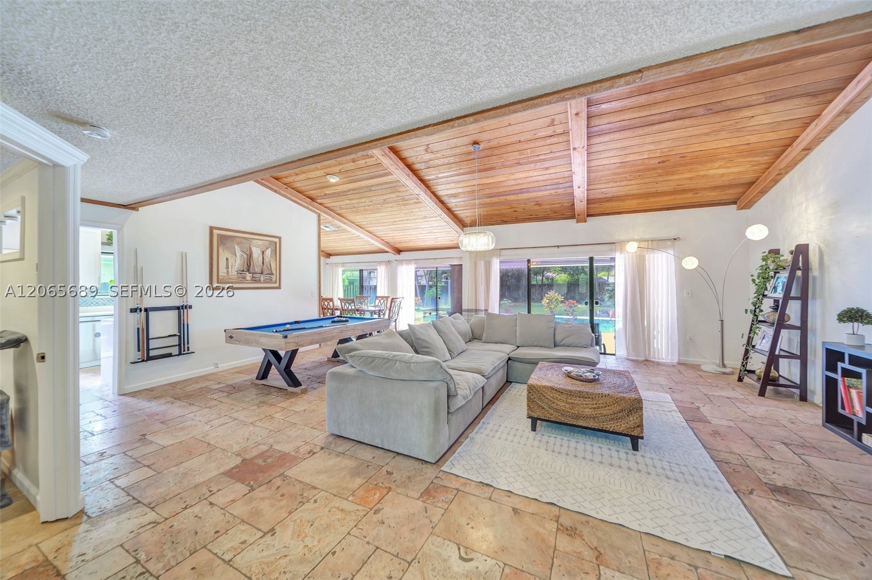 620 E Plantation Cir