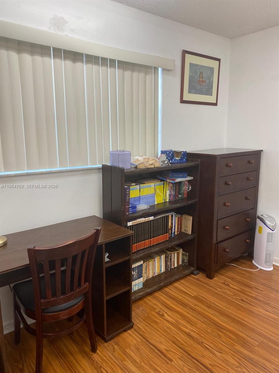 NEW LAND GARDENS CONDO - Residential