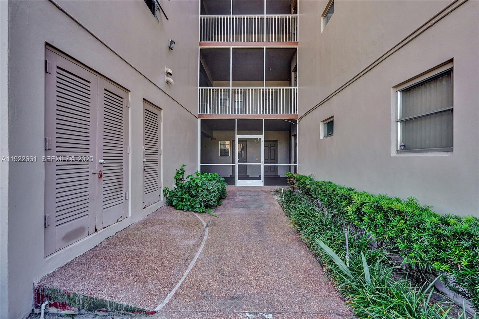 ARROWHEAD CONDO NO III - Residential