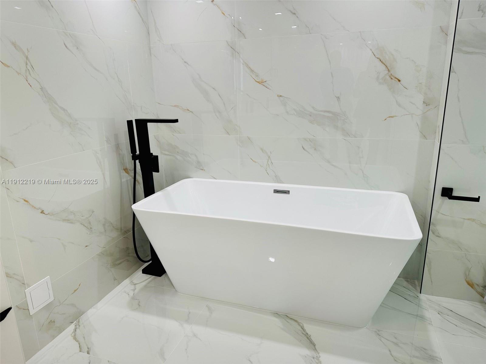 MYSTIC POINTE TOWER 400 C - Residential Lease