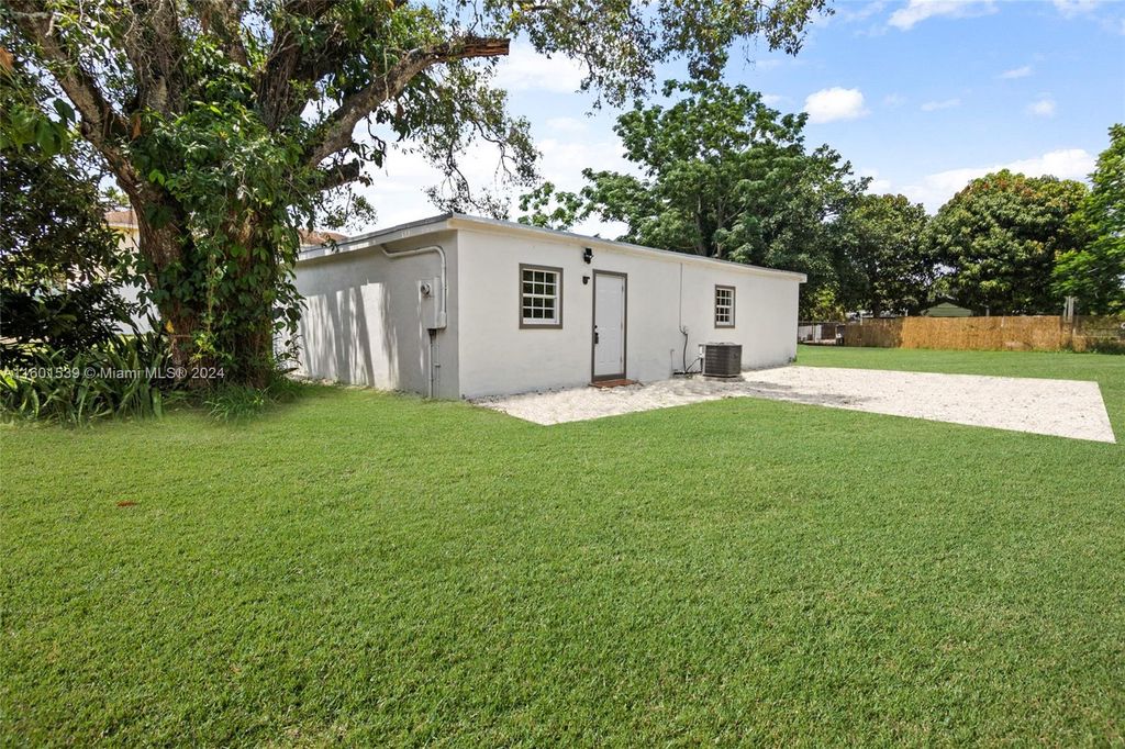 Photo of 2203 S 33rd St, Fort Pierce, FL 34947 (MLS # A11601539)