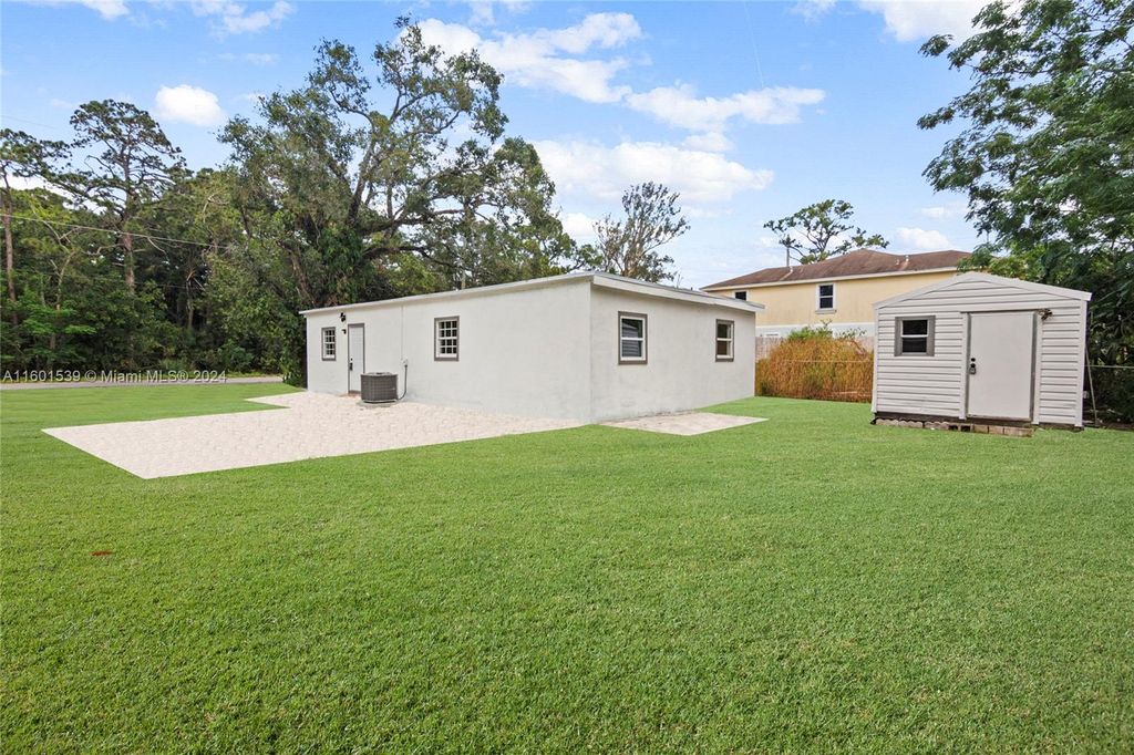 Photo of 2203 S 33rd St, Fort Pierce, FL 34947 (MLS # A11601539)