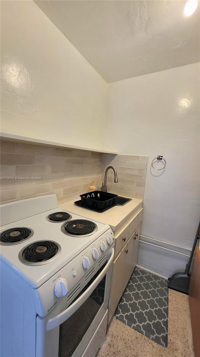 HOLLYWOOD LAKES SEC - Residential Lease