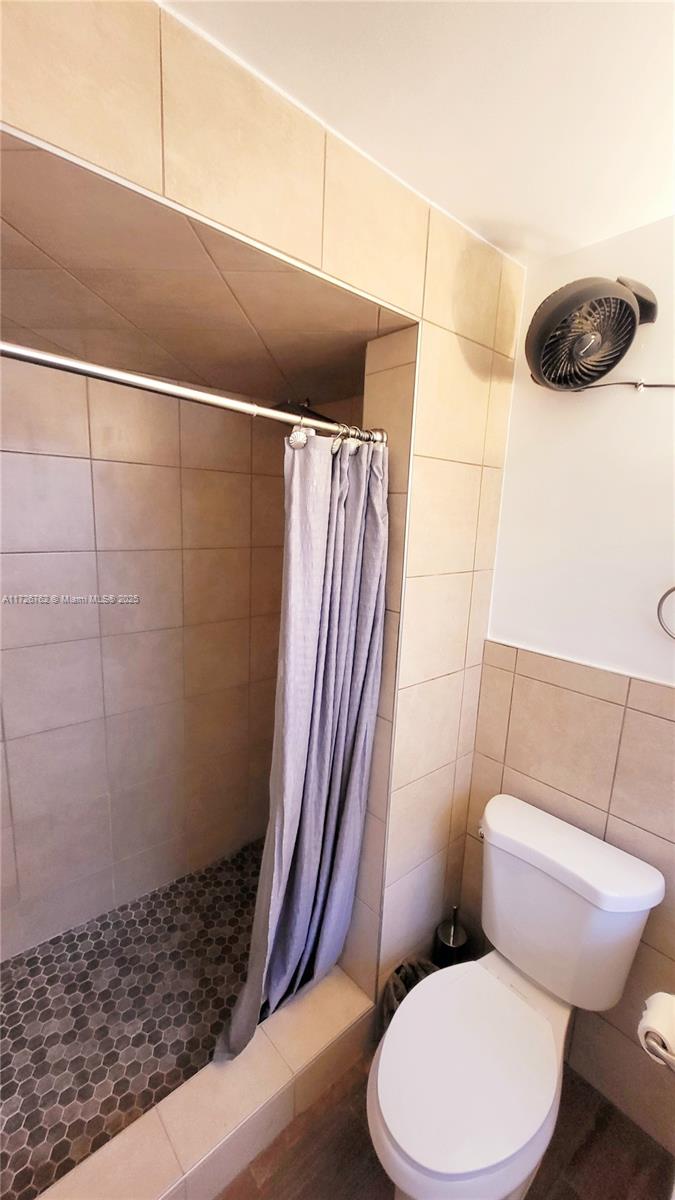 HOLLYWOOD LAKES SEC - Residential Lease