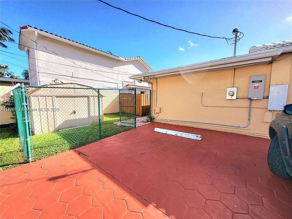 Rental Property at 215 S 12th Ave Back, Hollywood, Broward County, Florida - Bathrooms: 1  - $1,500 MO.