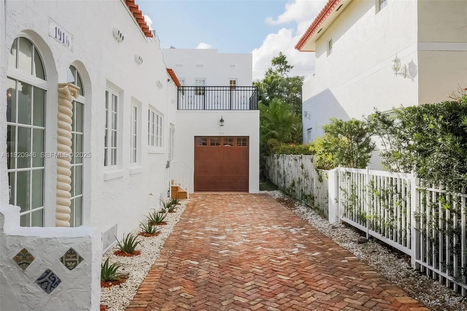 Coral Gables, Florida 33134, United States, 4 Bedrooms Bedrooms, ,4 BathroomsBathrooms,Residential,Pending,250456