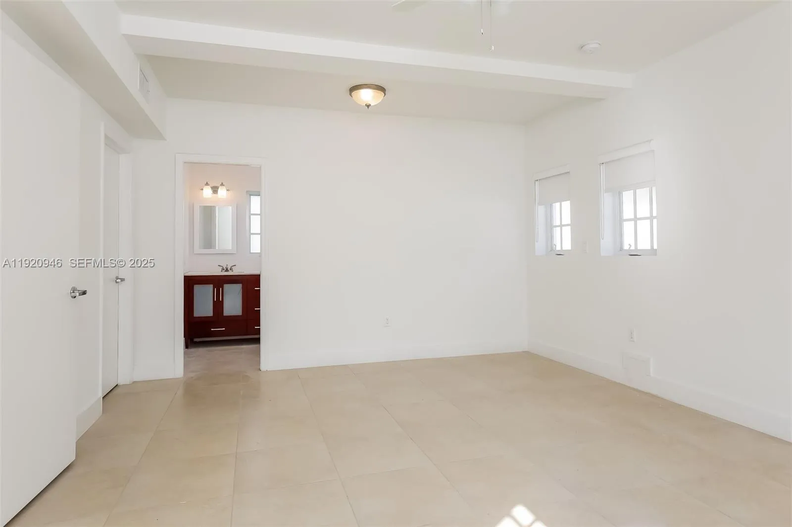 Coral Gables, Florida 33134, United States, 4 Bedrooms Bedrooms, ,4 BathroomsBathrooms,Residential,Pending,250456