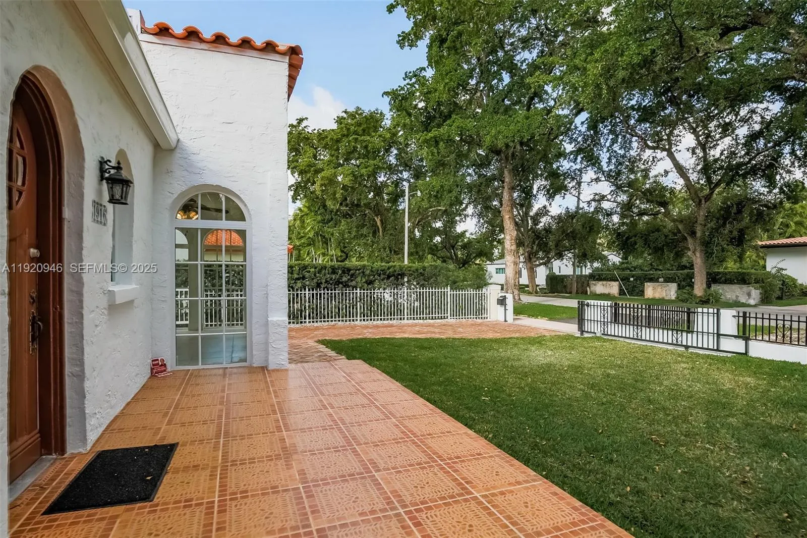 Coral Gables, Florida 33134, United States, 4 Bedrooms Bedrooms, ,4 BathroomsBathrooms,Residential,Pending,250456