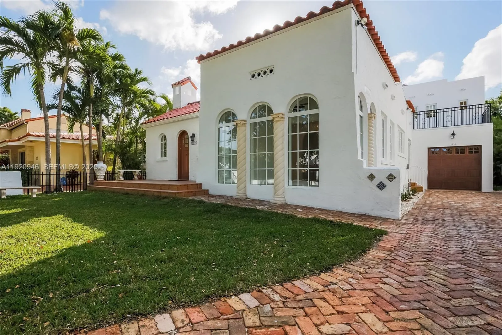 Coral Gables, Florida 33134, United States, 4 Bedrooms Bedrooms, ,4 BathroomsBathrooms,Residential,Pending,250456