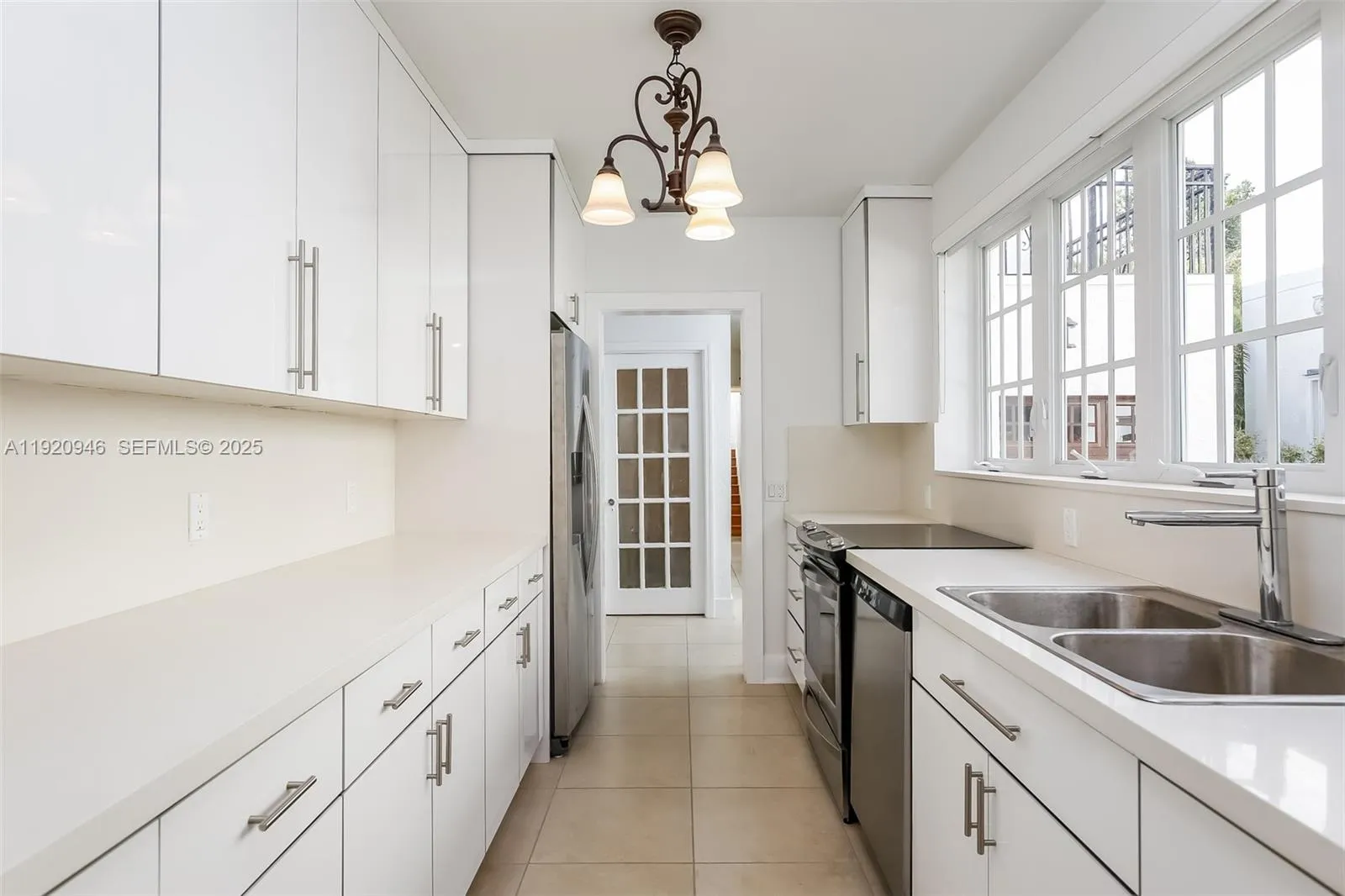 Coral Gables, Florida 33134, United States, 4 Bedrooms Bedrooms, ,4 BathroomsBathrooms,Residential,Pending,250456