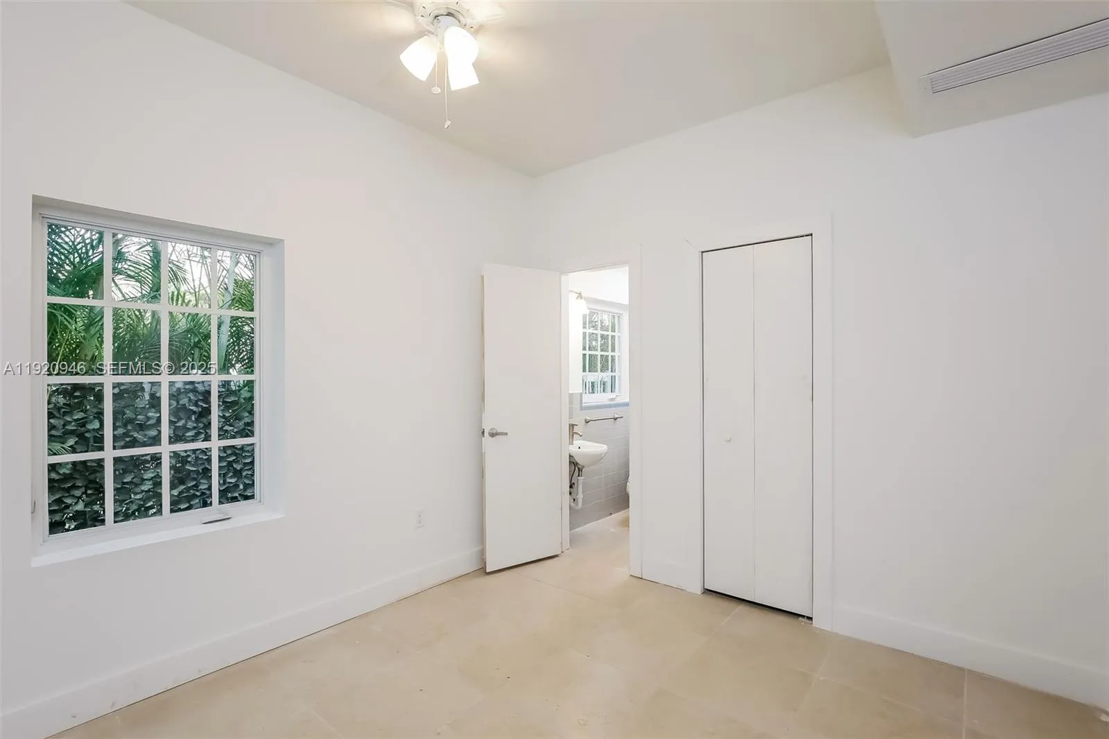 Coral Gables, Florida 33134, United States, 4 Bedrooms Bedrooms, ,4 BathroomsBathrooms,Residential,Pending,250456