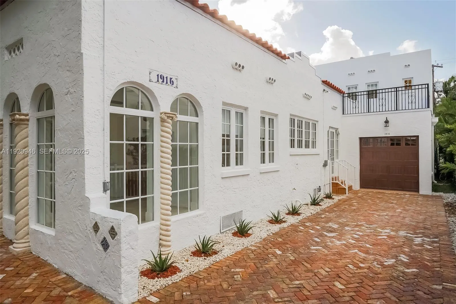 Coral Gables, Florida 33134, United States, 4 Bedrooms Bedrooms, ,4 BathroomsBathrooms,Residential,Pending,250456