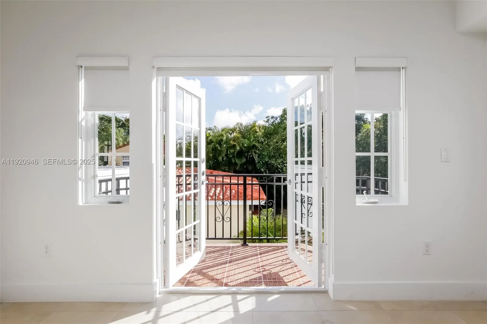 Coral Gables, Florida 33134, United States, 4 Bedrooms Bedrooms, ,4 BathroomsBathrooms,Residential,Pending,250456