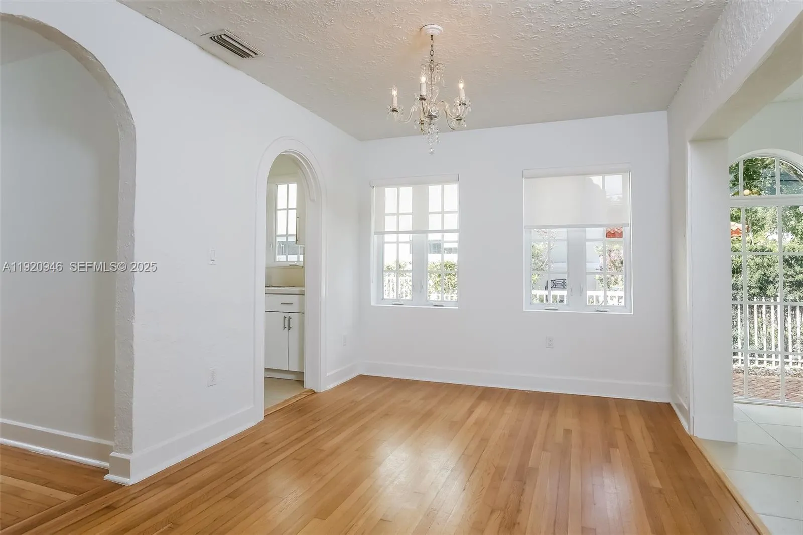 Coral Gables, Florida 33134, United States, 4 Bedrooms Bedrooms, ,4 BathroomsBathrooms,Residential,Pending,250456