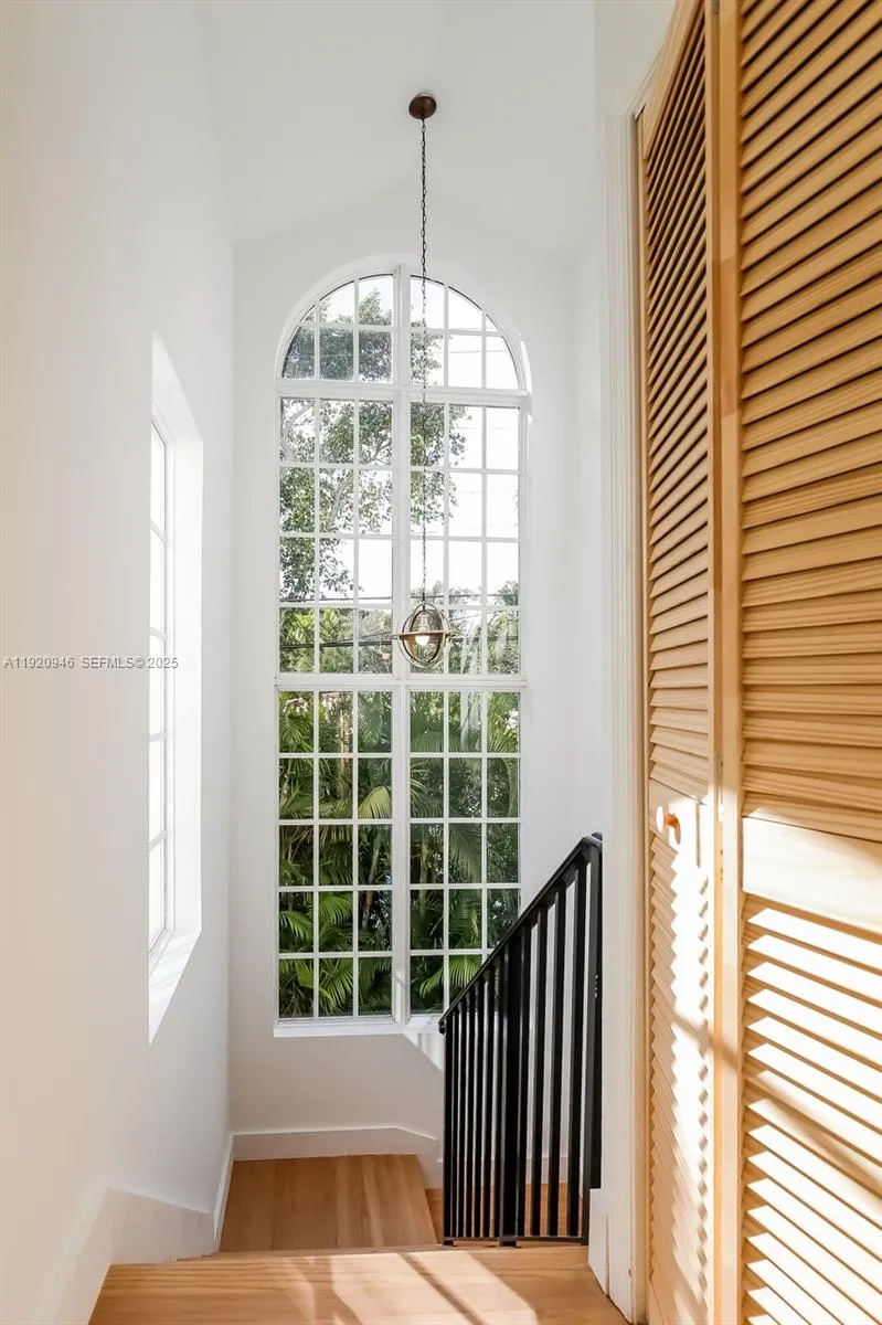 Coral Gables, Florida 33134, United States, 4 Bedrooms Bedrooms, ,4 BathroomsBathrooms,Residential,Pending,250456