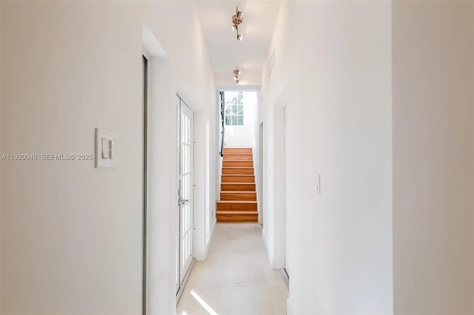 Coral Gables, Florida 33134, United States, 4 Bedrooms Bedrooms, ,4 BathroomsBathrooms,Residential,Pending,250456