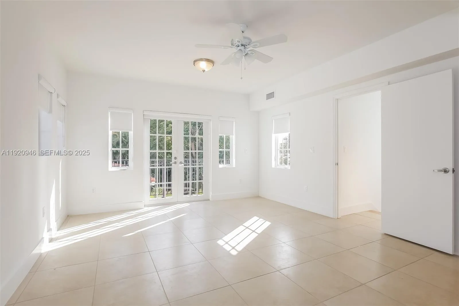 Coral Gables, Florida 33134, United States, 4 Bedrooms Bedrooms, ,4 BathroomsBathrooms,Residential,Pending,250456