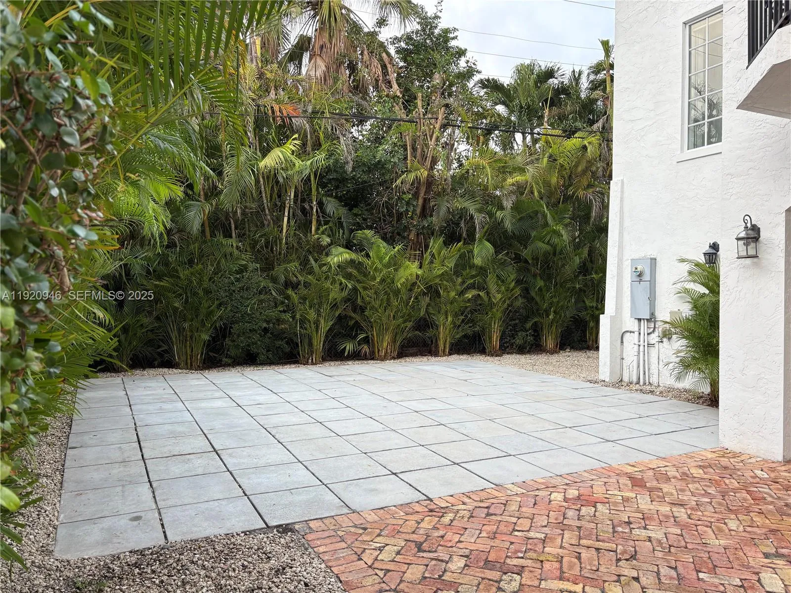 Coral Gables, Florida 33134, United States, 4 Bedrooms Bedrooms, ,4 BathroomsBathrooms,Residential,Pending,250456