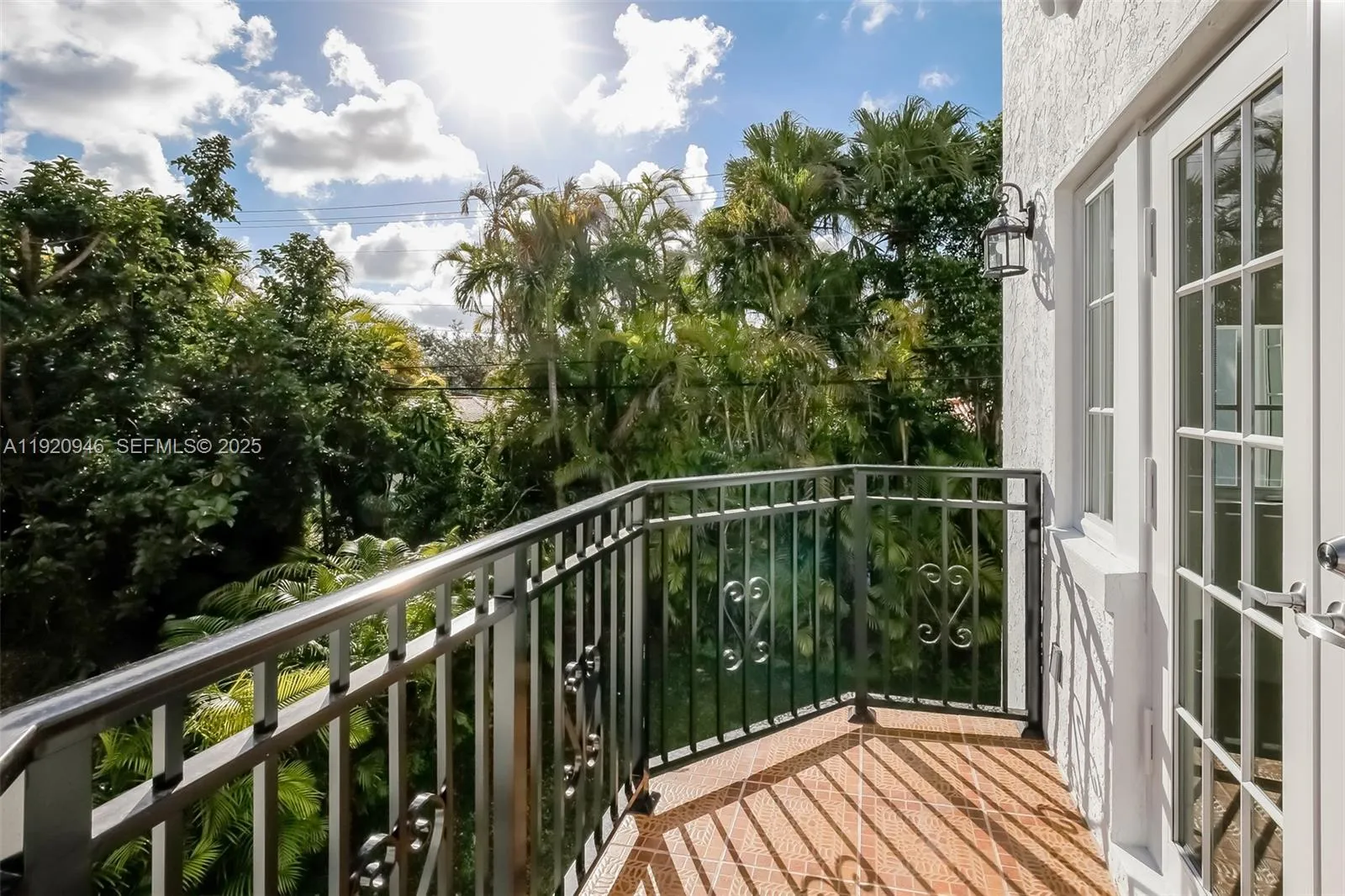 Coral Gables, Florida 33134, United States, 4 Bedrooms Bedrooms, ,4 BathroomsBathrooms,Residential,Pending,250456