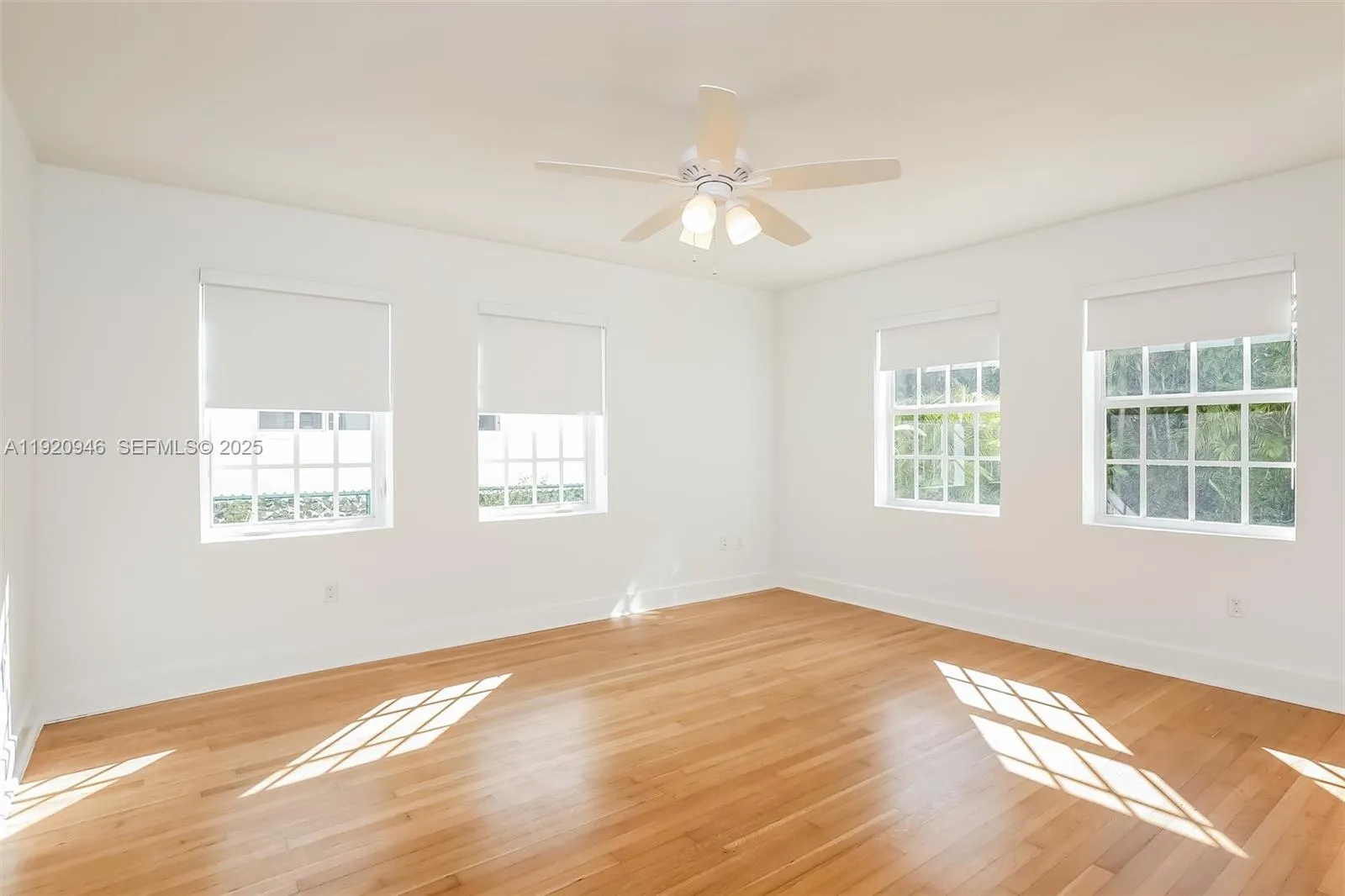 Coral Gables, Florida 33134, United States, 4 Bedrooms Bedrooms, ,4 BathroomsBathrooms,Residential,Pending,250456