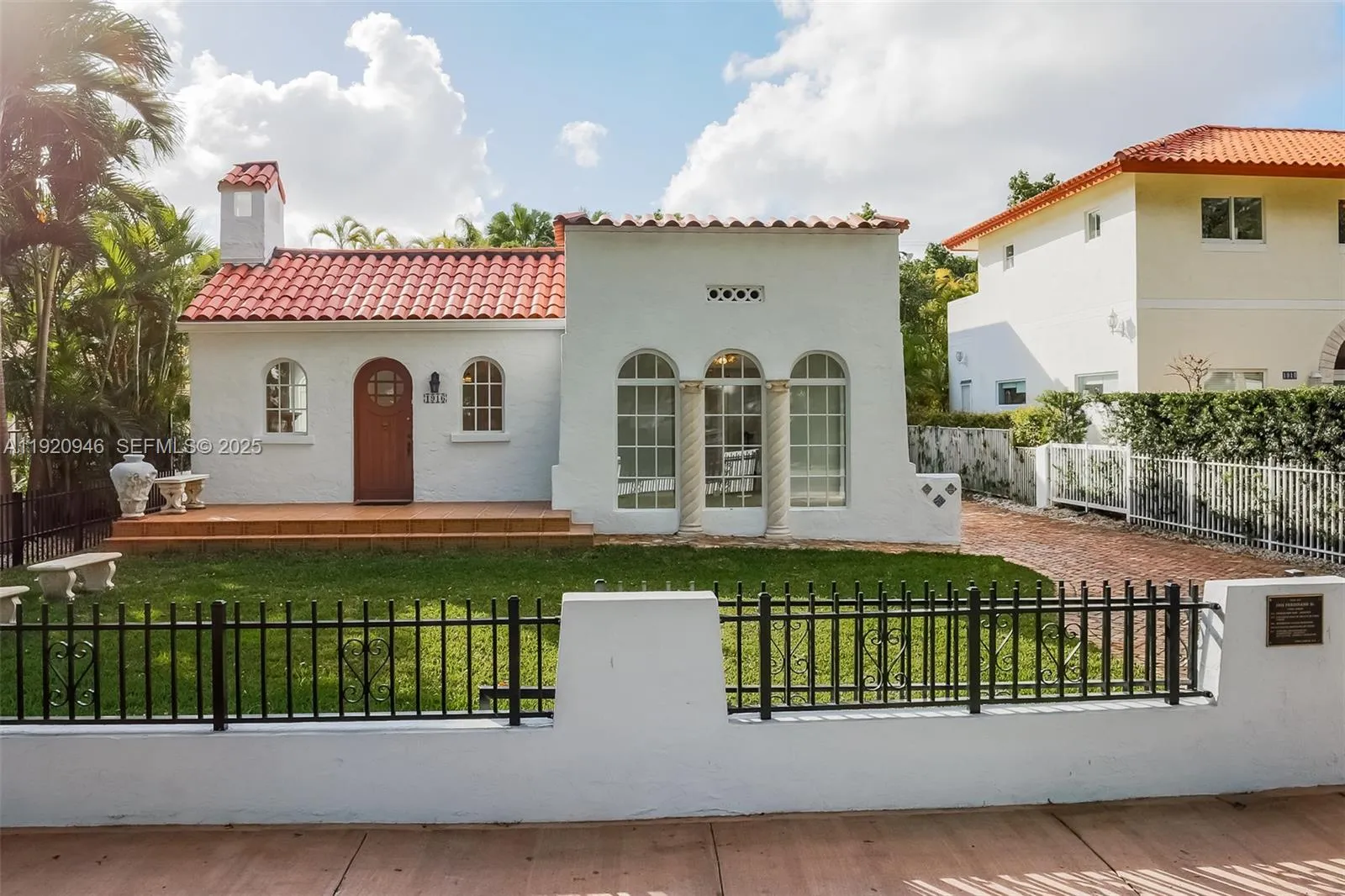Coral Gables, Florida 33134, United States, 4 Bedrooms Bedrooms, ,4 BathroomsBathrooms,Residential,Pending,250456