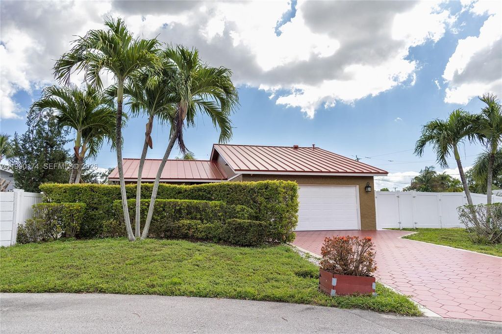 Photo of 4548 SW 28th Way, Dania Beach, FL 33312 (MLS # A11990174)