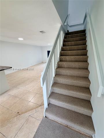 COUNTRY CLUB VILLAS TH CO - Residential Lease