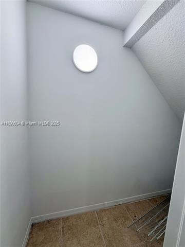 COUNTRY CLUB VILLAS TH CO - Residential Lease