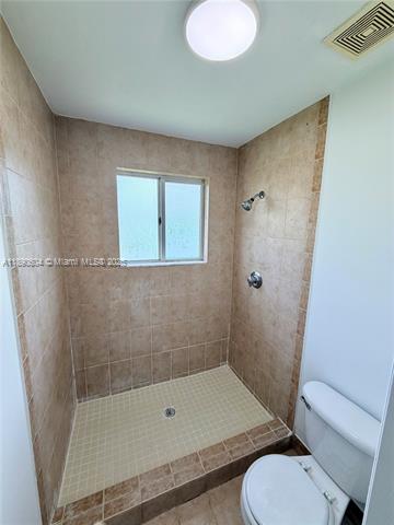 COUNTRY CLUB VILLAS TH CO - Residential Lease