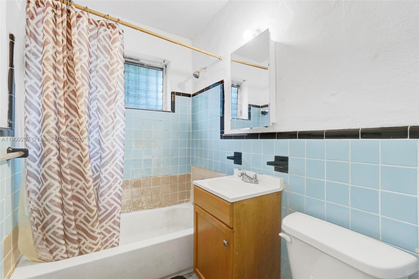 PINE TREE PARK - Residential