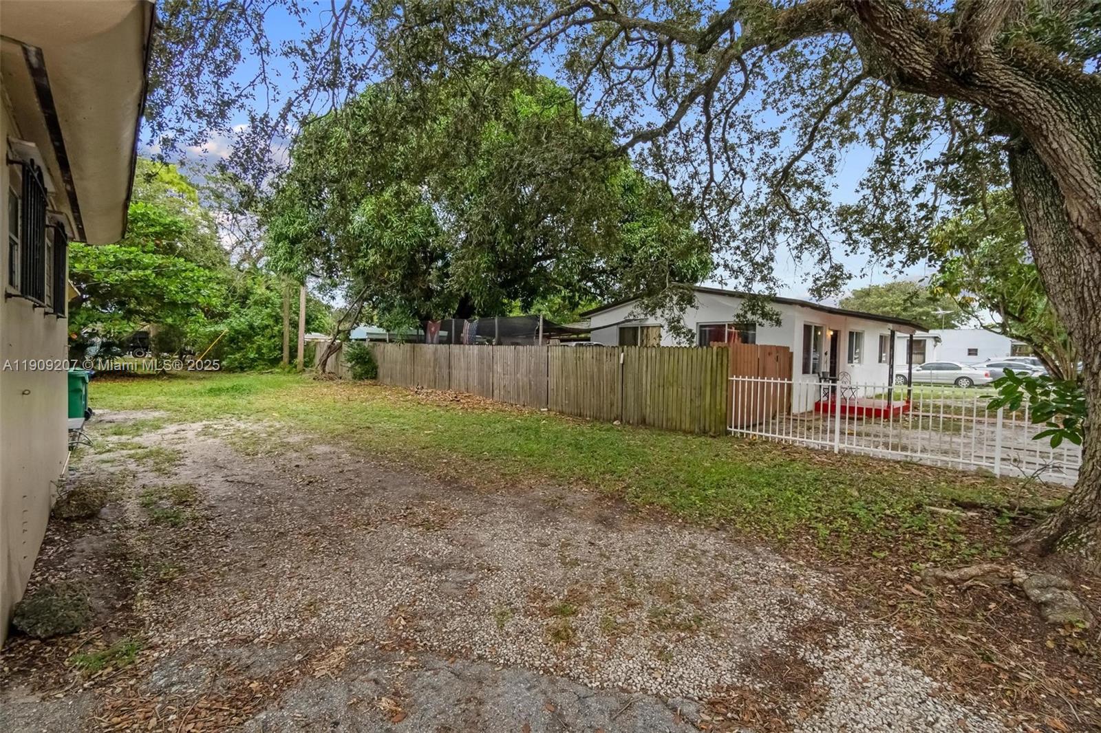 PINE TREE PARK - Residential