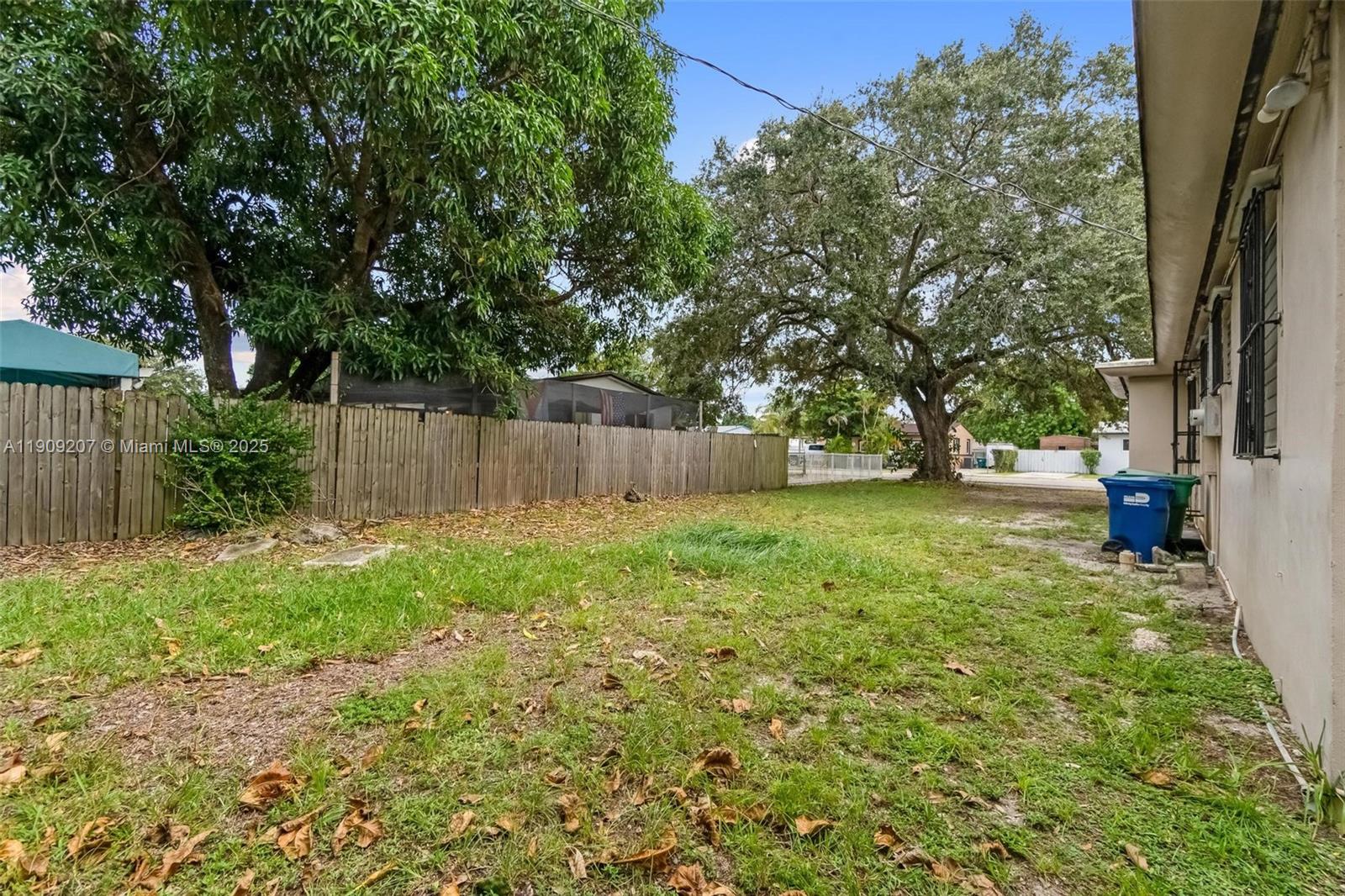 PINE TREE PARK - Residential