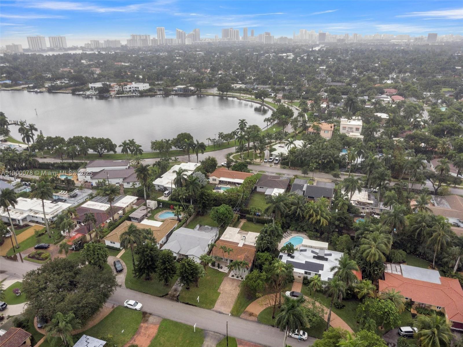 HOLLYWOOD LAKES SECTION - Residential