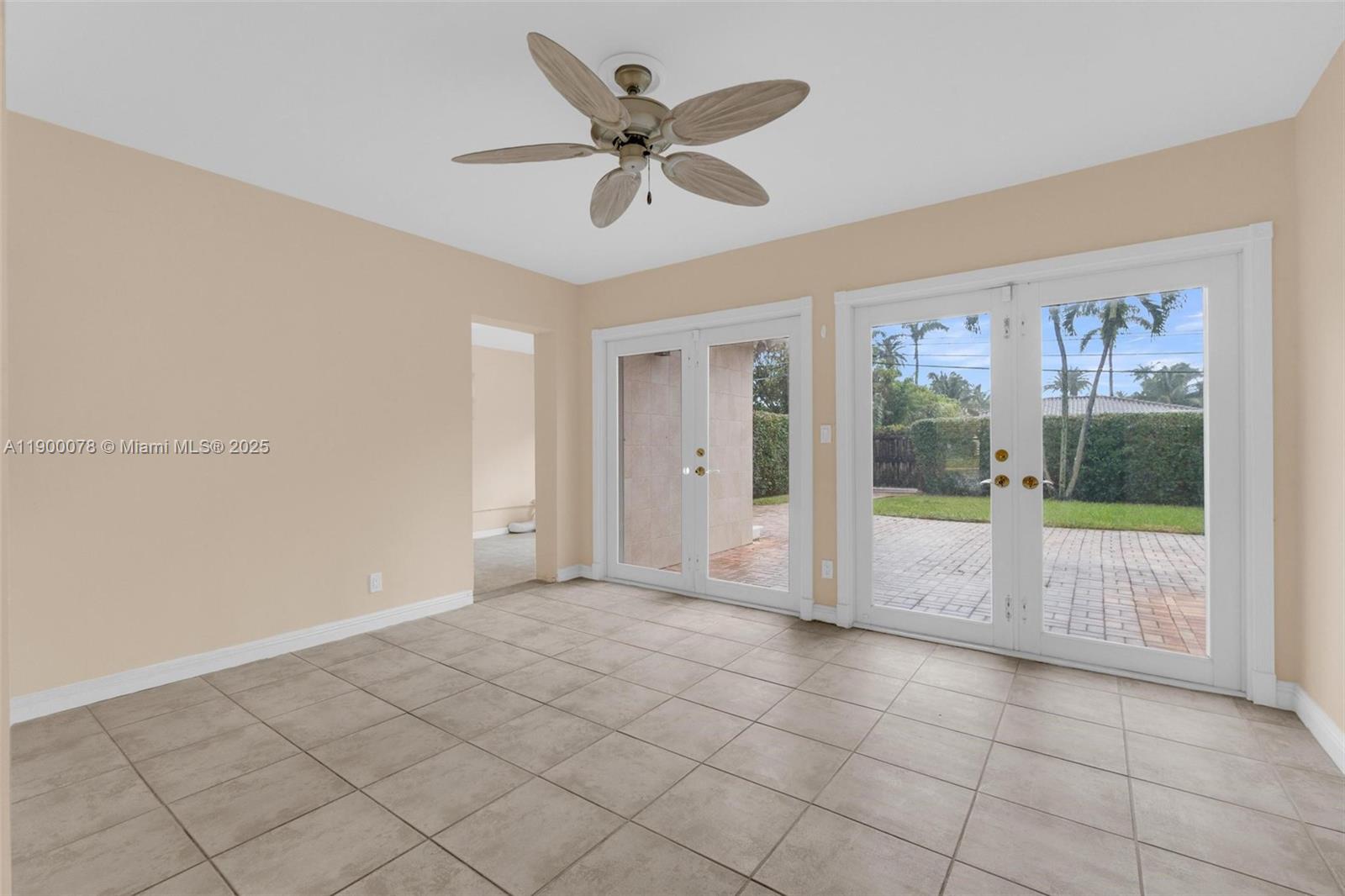 HOLLYWOOD LAKES SECTION - Residential