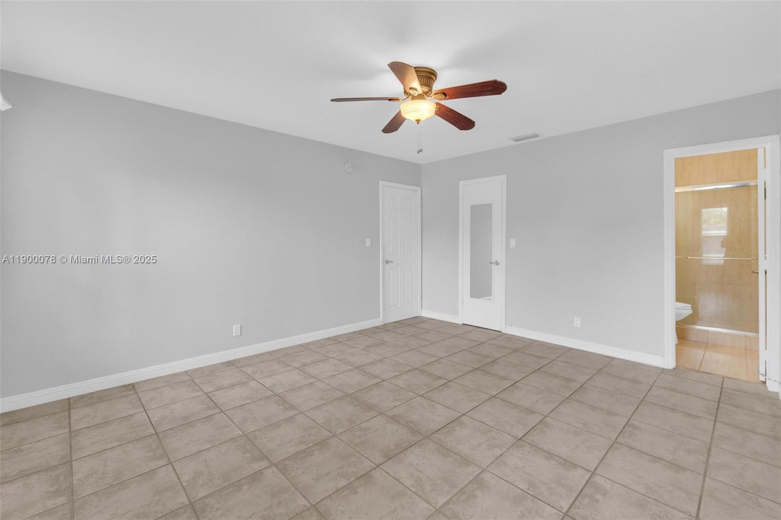 HOLLYWOOD LAKES SECTION - Residential