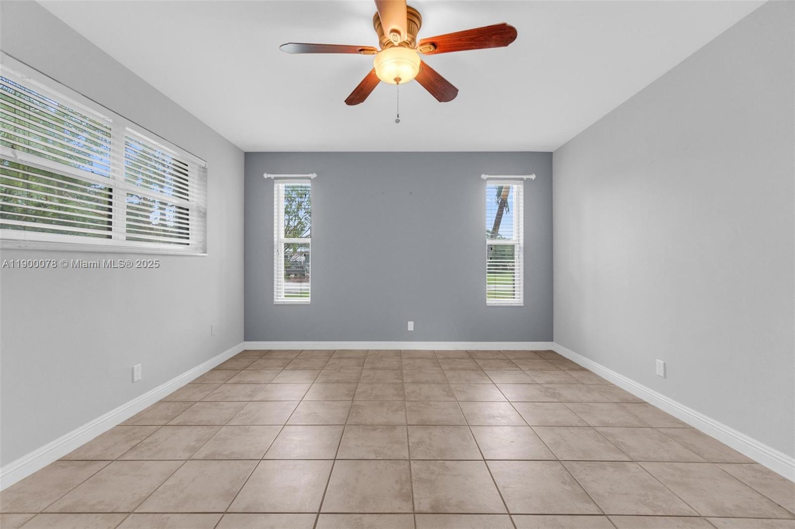 HOLLYWOOD LAKES SECTION - Residential