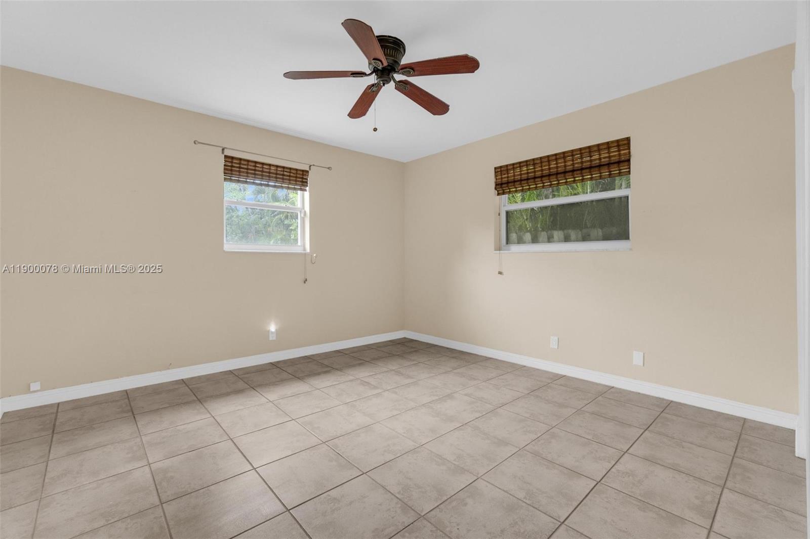 HOLLYWOOD LAKES SECTION - Residential