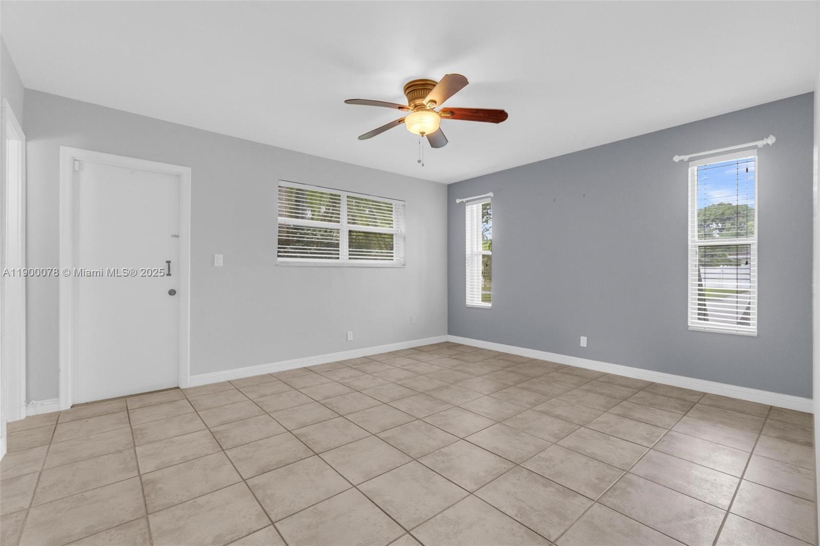 HOLLYWOOD LAKES SECTION - Residential