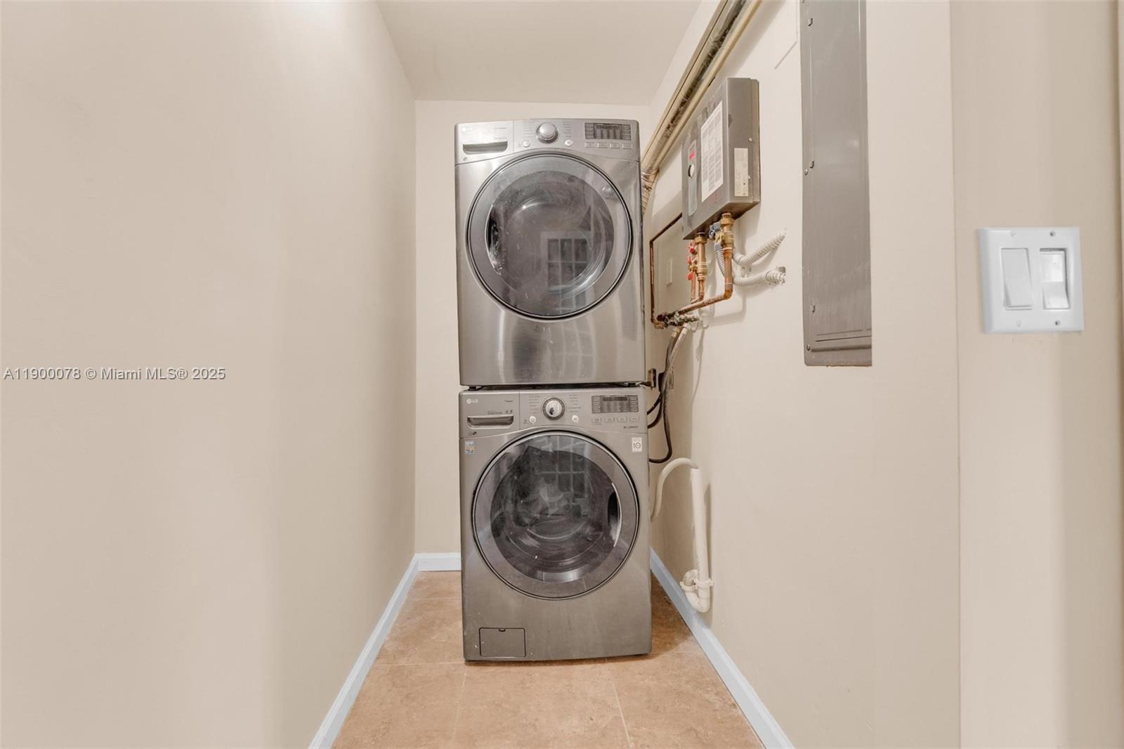 HOLLYWOOD LAKES SECTION - Residential