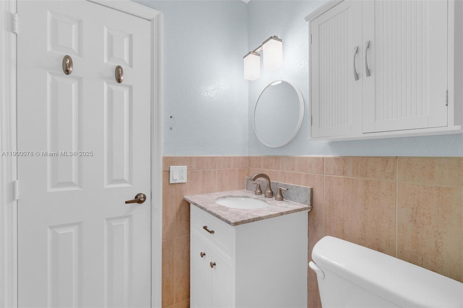 HOLLYWOOD LAKES SECTION - Residential