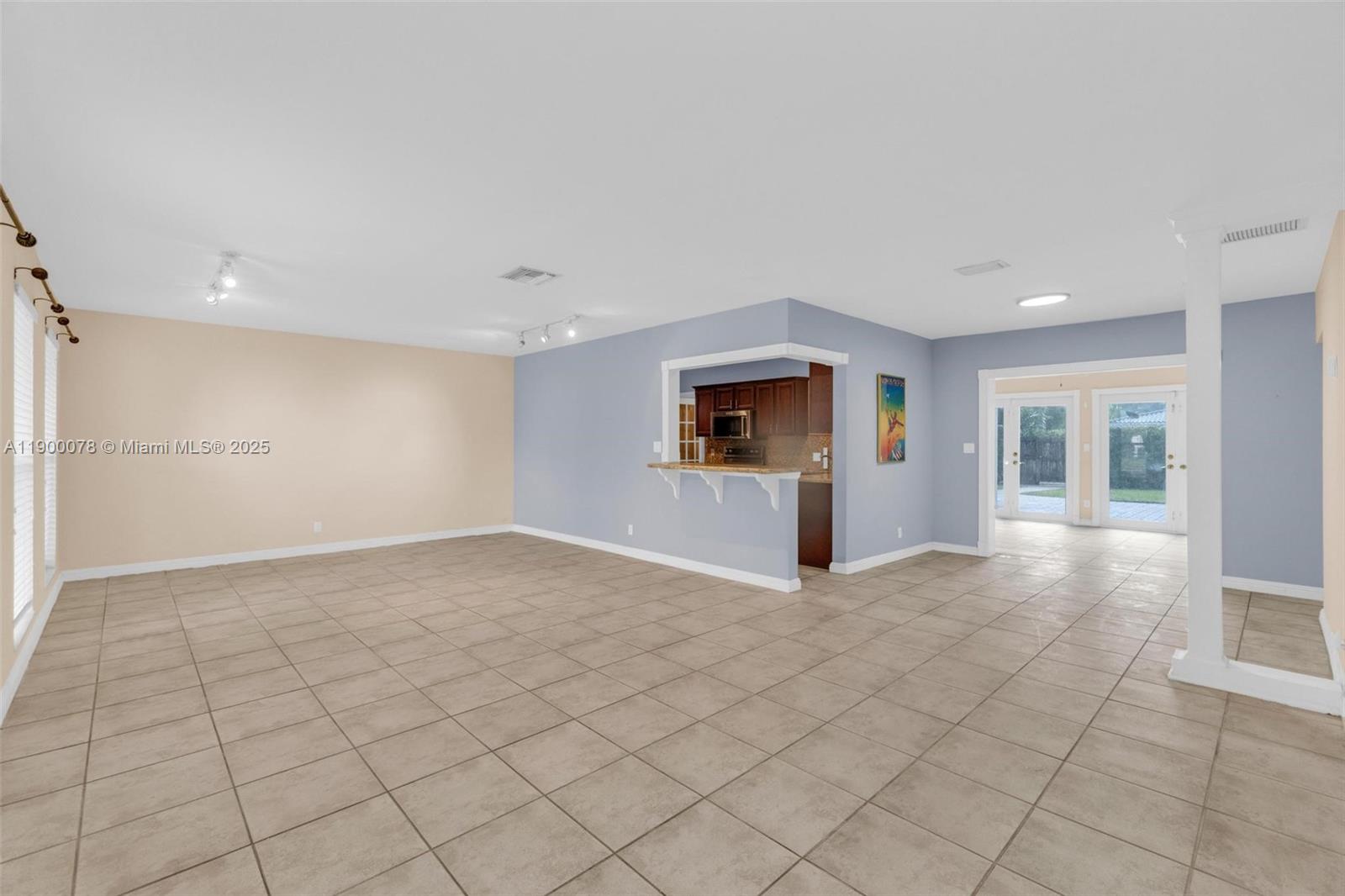 HOLLYWOOD LAKES SECTION - Residential