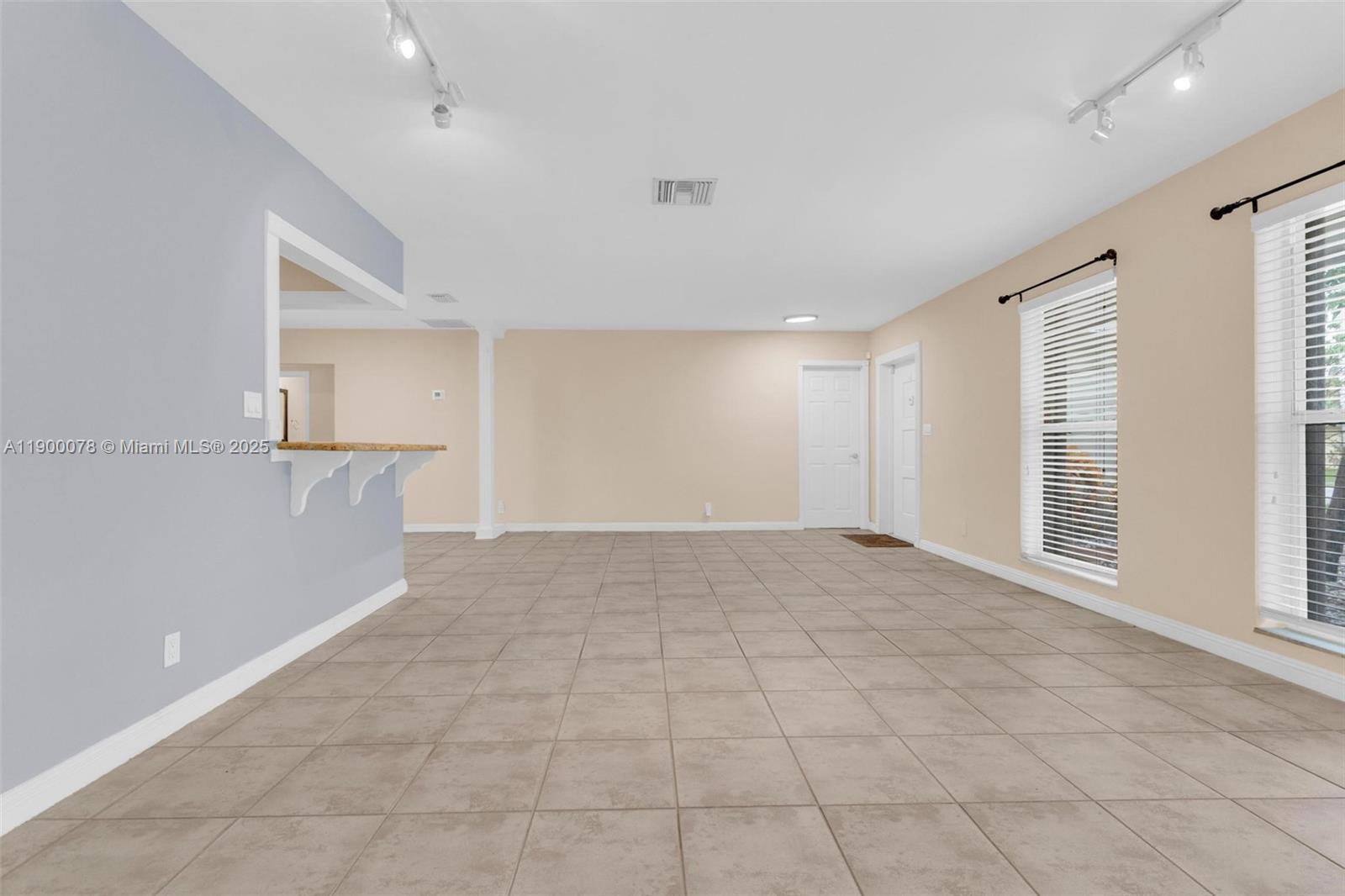 HOLLYWOOD LAKES SECTION - Residential