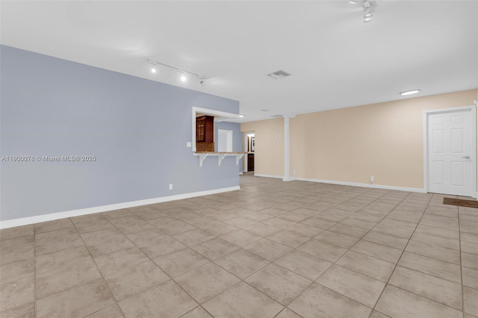 HOLLYWOOD LAKES SECTION - Residential