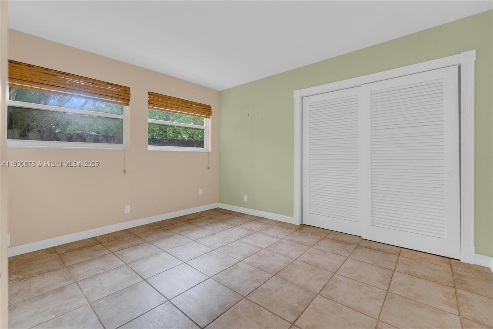 HOLLYWOOD LAKES SECTION - Residential