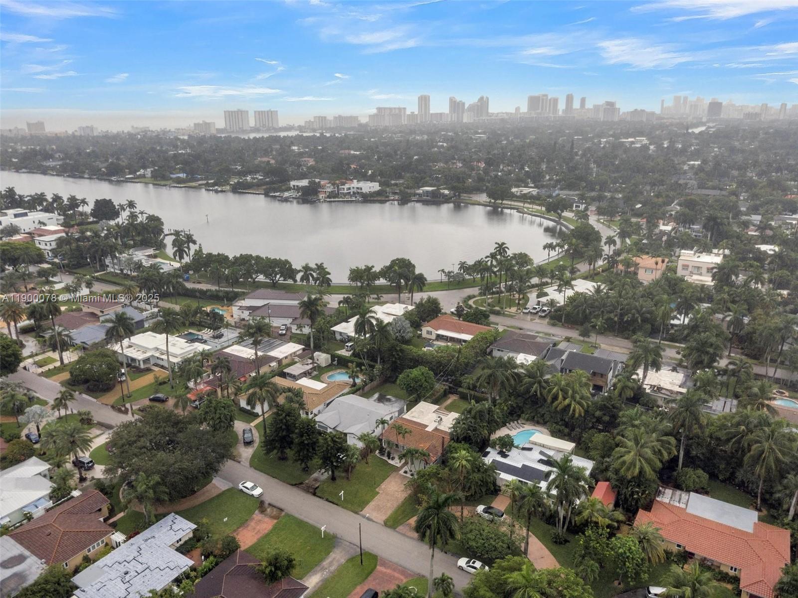 HOLLYWOOD LAKES SECTION - Residential