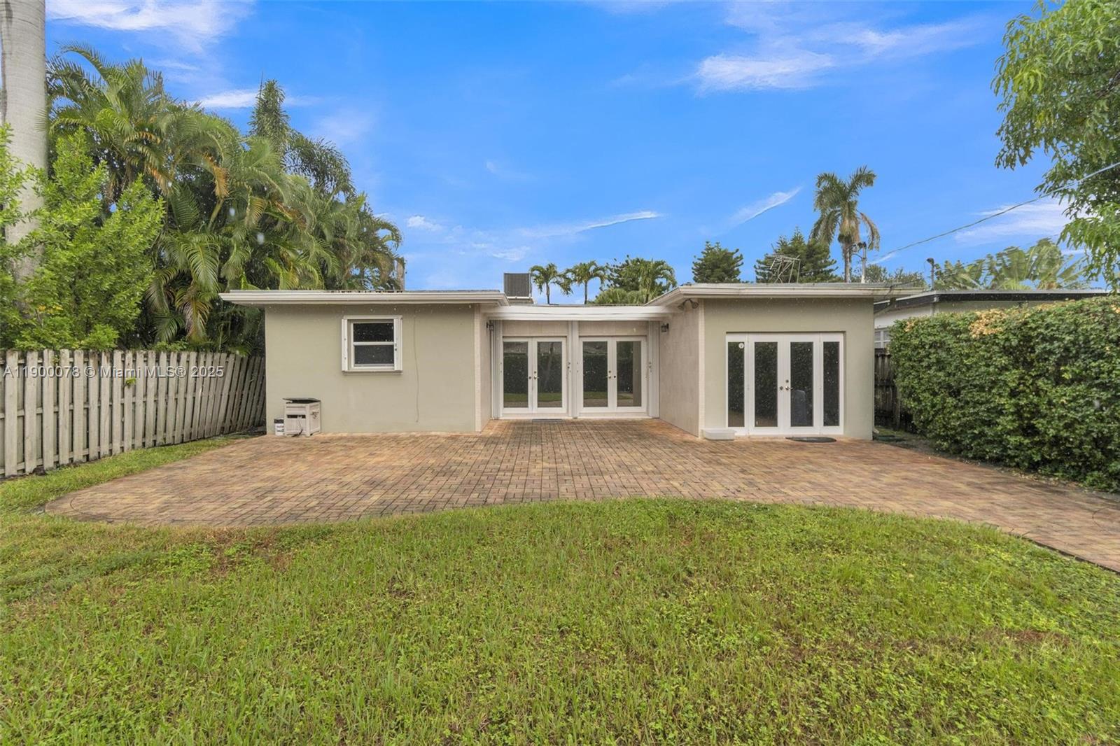 HOLLYWOOD LAKES SECTION - Residential