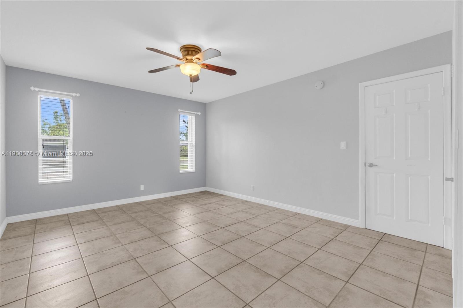 HOLLYWOOD LAKES SECTION - Residential