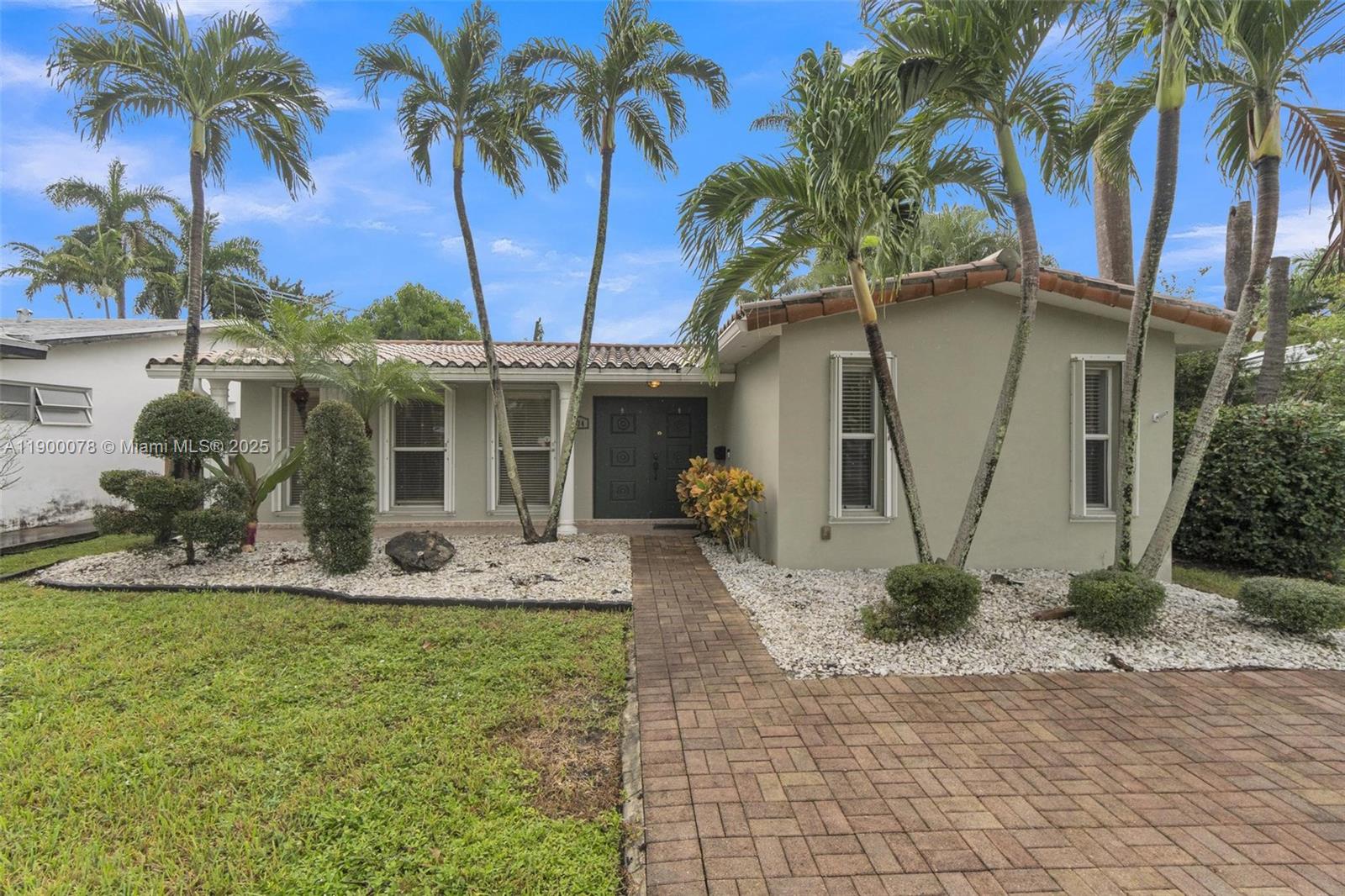 HOLLYWOOD LAKES SECTION - Residential