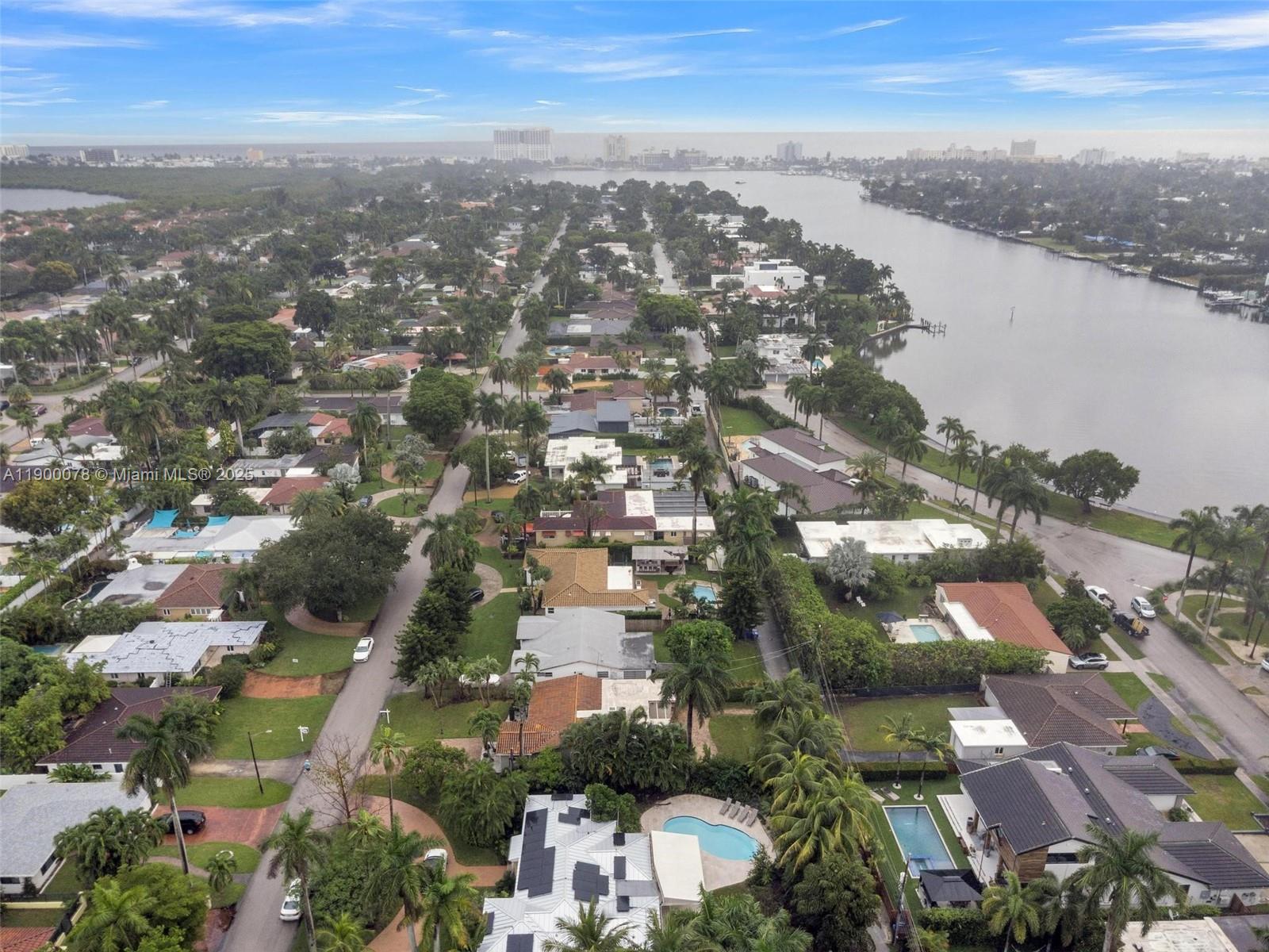 HOLLYWOOD LAKES SECTION - Residential